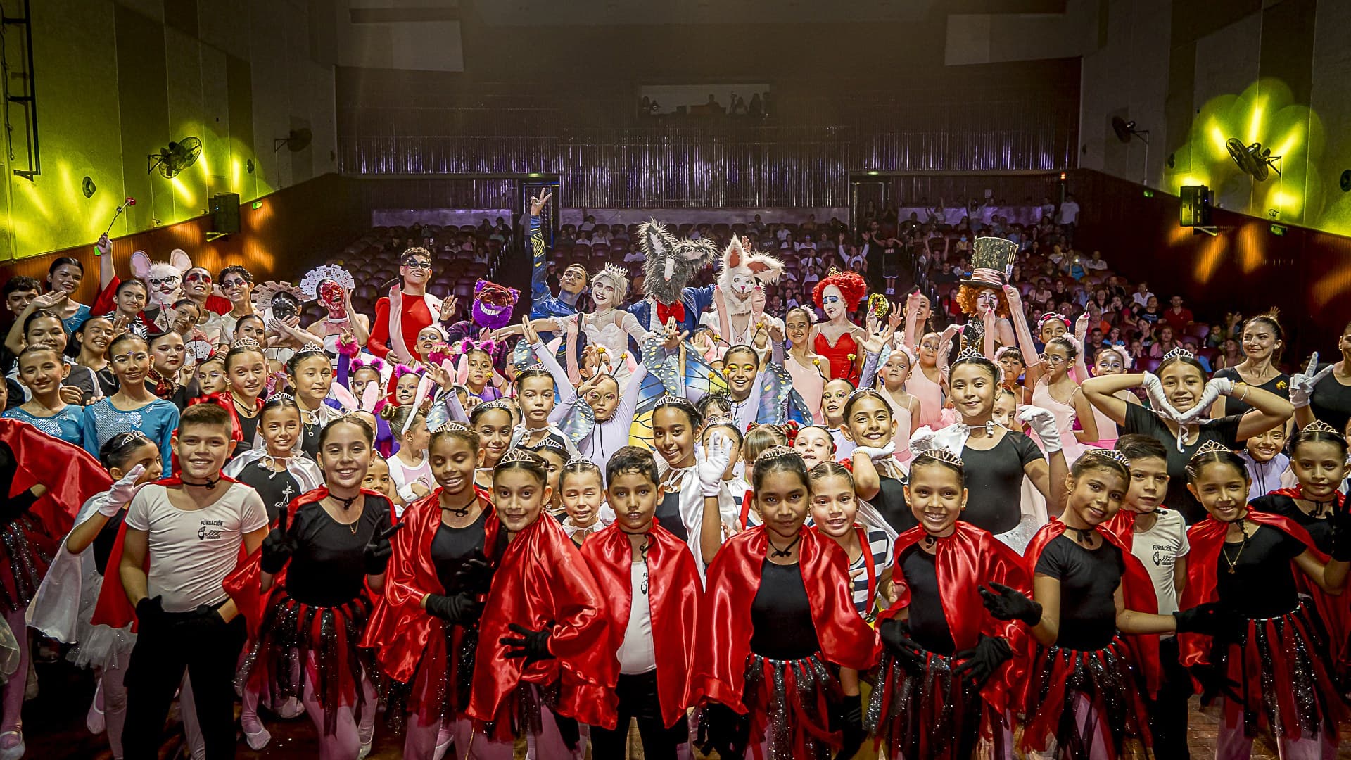 Elenco de la producción Alicia en el País de las Maravillas en escena